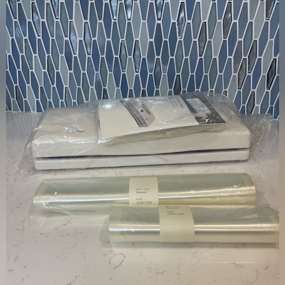 Wolfgang Puck Vacuum Sealer with bags